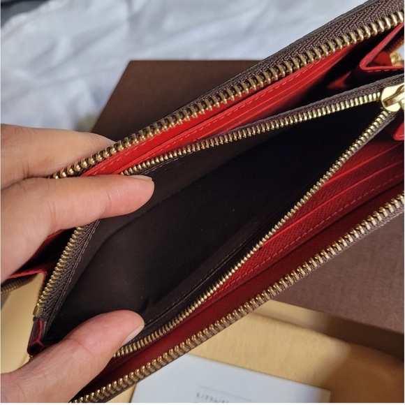 ❣️SOLD❣️$600 Authentic Pre-loved Louis Vuitton Long Wallet - Picture 3 of 8